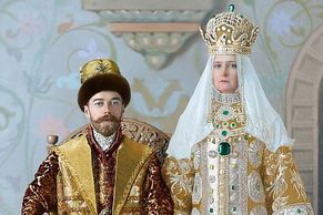 Den, kdy zavraždili cara. Mikuláš II. s rodinou na jedinečných obarvených snímcích
