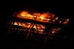 Ruská policie kvůli tragickému požáru pátrá po miliardáři