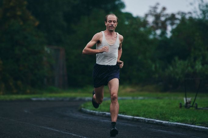 Václav Neužil jako Emil Zátopek.