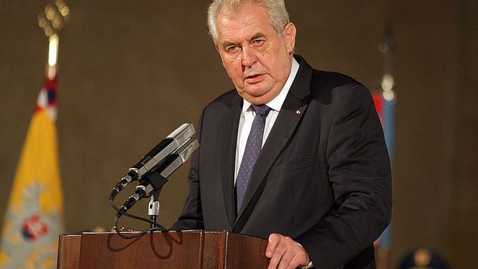 Miloš Zeman při předávání státních vyznamenání.