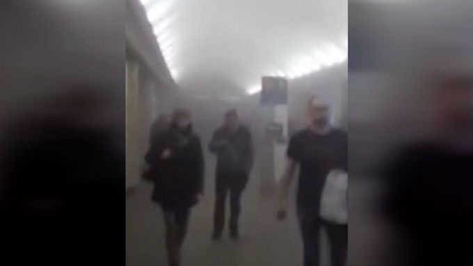 V petrohradském metru útočil sebevražedný atentátník, zabil 14 lidí