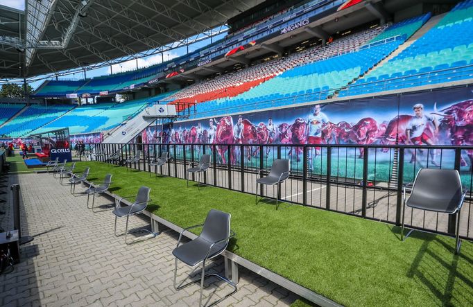 Prázdné ochozy na stadionu v Lipsku před zápase s Freiburgem