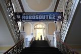 Už podeváté se koná na elektrotechnické fakultě v Praze finále soutěže robotů postavených studenty.