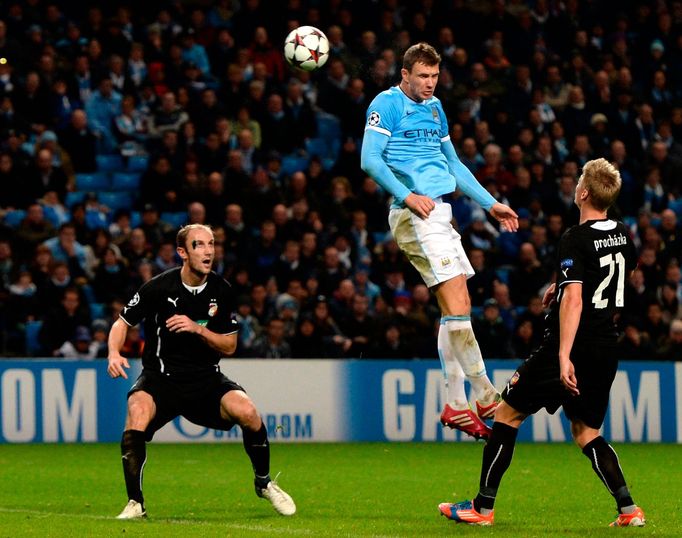 Manchester City - Plzeň (Džeko střílí gól, Hubník, Procházka)