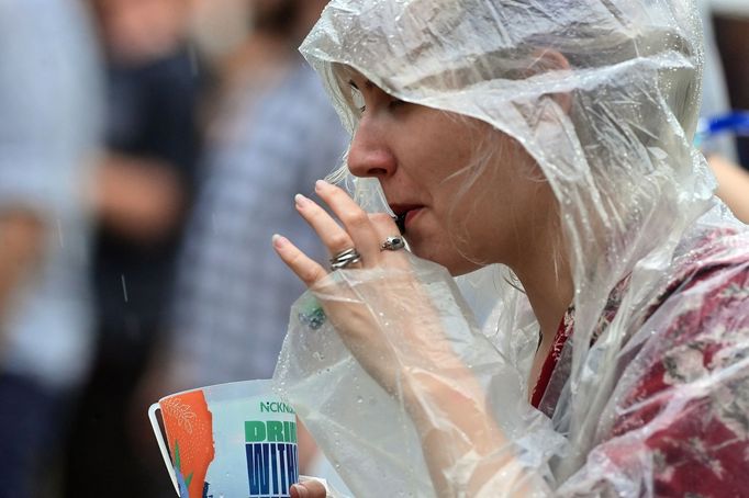 Začátek letošního ročníku festivalu Povaleč poznamenal déšť.