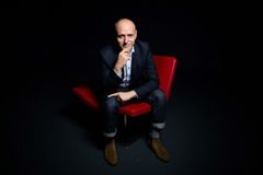 Žid, který za války míchal koktejly Němcům. Vychází kniha Barman z hotelu Ritz