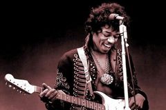 Vstala další mrtvola: Jimi Hendrix vydává album