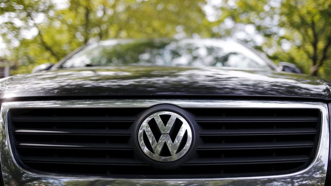 Automobilka Volkswagen zdůraznila, že takovýto útok sice umožňuje vůz odemknout, ale ne s ním odjet.