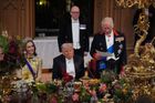 Královské hýčkání Trumpa. Británie lichotí americkému prezidentovi královskou pompou