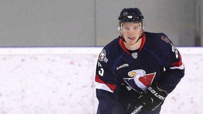 Mladý obránce Tomáš Černý si v letošní sezoně zahrál deset zápasů KHL.