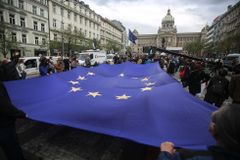 EU by měla mít více pravomocí při řešení krizí, myslí si to 58 procent Čechů