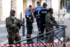 Ve Francii propustili pět osob zadržených ve spojitosti s teroristickým útokem v Marseille