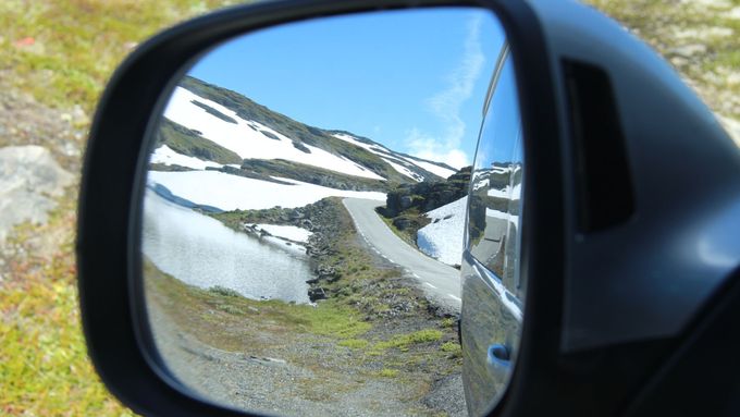 Kolem norských silnic je pořád se na co dívat.