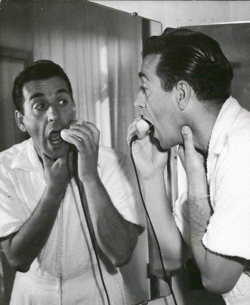 Jednorázové užití / Fotogalerie / Gillette / Před 120 lety požádal americký vynálezce King Camp Gillette o první patent na holicí strojek s vyměnitelnými čepelkami.
