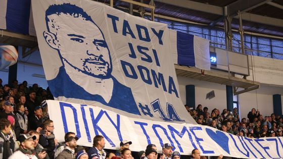 Kladno vítalo ztraceného syna Plekance. Fanoušky nadchl gólem, tleskala i Šafářová