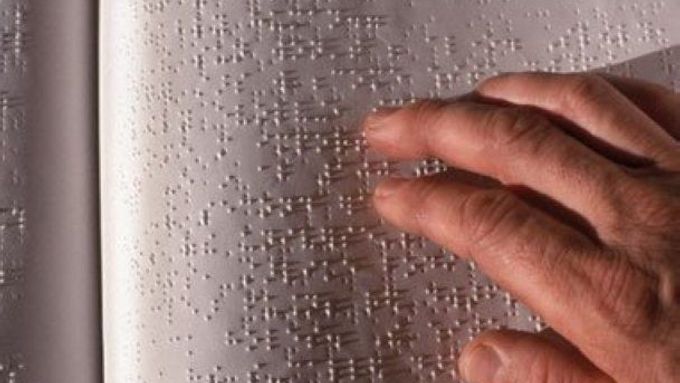 Díky Brailovu písmu si budou moci Hradišťan zahrát i nevidomí a slabozrací.