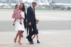 Princ William a princezna Kate čekají další přírůstek do rodiny. Vévodkyně ruší program