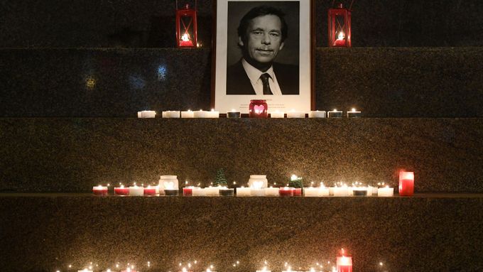 Svíčka pro Václava Havla na Jungmannově náměstí, 18. 12. 2019