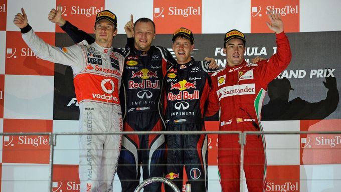 Jenson Button, Sebastian Vettel a Fernando Alonso se před dvěma lety sešli na stupních vítězů GP Singapuru.