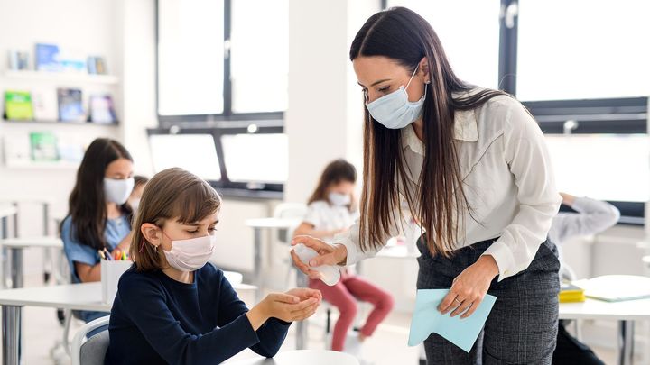 Děti doma výuku neusedí a učitel také odpadne. Střídání tříd je lepší, říká pedagožka