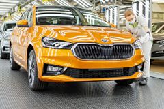 Škoda zesiluje kritiku návrhu normy Euro 7. Mluví o propouštění a zavírání továren
