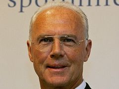 Franz Beckenbauer dovedl Němce k poslednímu titulu