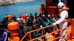 Uprchlíci loď záchrana migranti