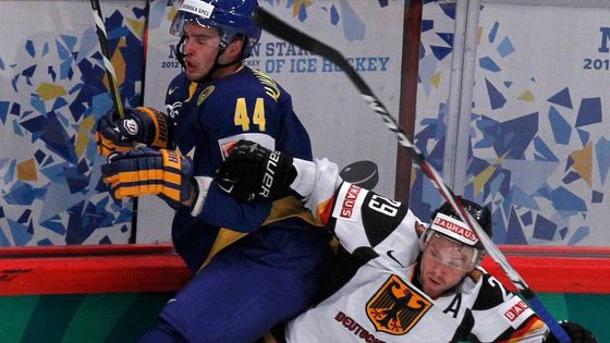 Souboj Hjarmarssona a Barty v utkání Švédsko - Německo