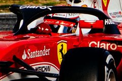 Piloti F1 budou chráněni od příští sezony proti letícím pneumatikám