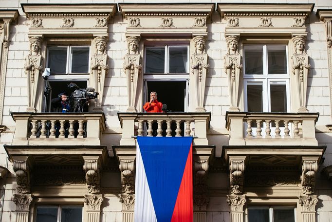 Praha si dnes 17. 11. 2019 připomíná výročí 30 let od sametové revoluce, která vedla k pádu komunistického režimu.