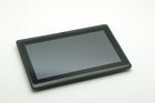 Huayi A10 - levný sedmipalcový tablet Čínská společnost Huayi představila další z řady levných tabletů. Sedmipalcový model s rozlišením  800 x 400 obrazových bodů v ceně 65 amerických dolarů v sobě skrývá jednojádrový procesor ARM Cortex A8 taktovaný na frekvenci 1 GHz. Velikost paměti RAM je 512 MB a velikost interní úložné paměti 4 GB. Interní úložnou paměť je možné rozšířit pomocí paměťových karet microSD. Tablet je vybaven fotoaparátem s rozlišením 1,3 megapixelů, WiFi a HDMI portem. Kapacita baterie je 3 600 mAh. Tablet se prodává s operačním systémem Android 4.0.3 Ice Cream Sandwich.