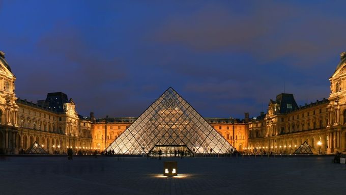 Strávníci budou moci obdivovat Louvre shora.