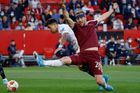 West Ham se Součkem prohrál 0:1 v Seville, Barcelona doma nevyzrála na Galatasaray