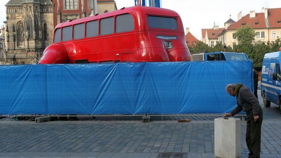 Babišův autobus v Praze. Pohledy dovnitř