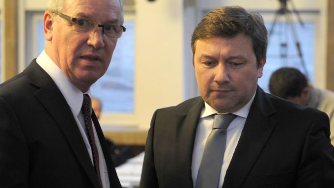 Bývalý primátor Josef Zikmund (vlevo) zvažuje, že v politice skončí úplně.