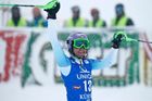 Šárka Strachová se raduje z druhého místa ve slalomu. Naposledy vystoupila na stupně vítězů v listopadu 2009.