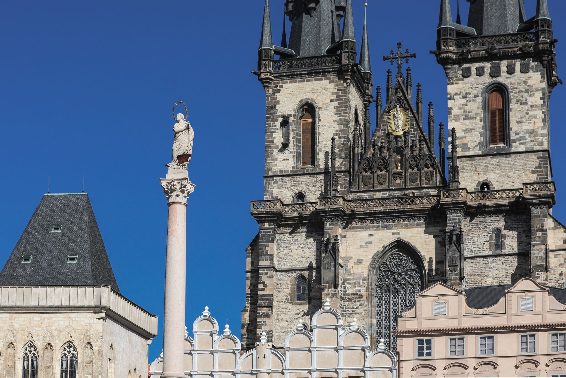 Staroměstské náměstí, Praha - Mariánský sloup a Týnský chrám