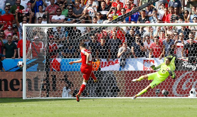 Euro 2016, Polsko-Švýcarsko: Granit Xhaka minul penaltu