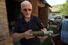 Ukrajinský "Rambo" z Buči. Okupanty podpálil granátometem, zkázu pak natočil na mobil