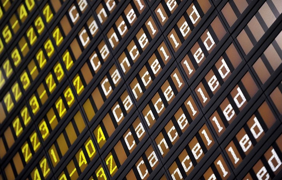 Zrušeno! Letiště napříč Evropou ochromil mrak sopečnoho prachu