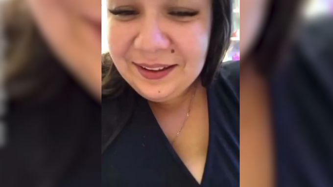 “Jde do speciální vojenské operace. Ku*va my si budeme žít,” říká Anastasia ve videu