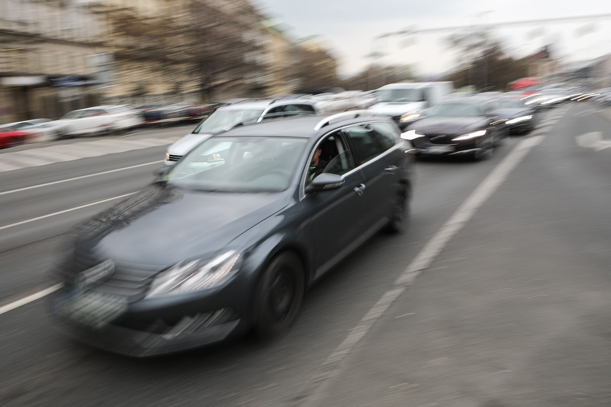Ilustrační foto - doprava, jízda autem, auto, magistrála, zácpa
