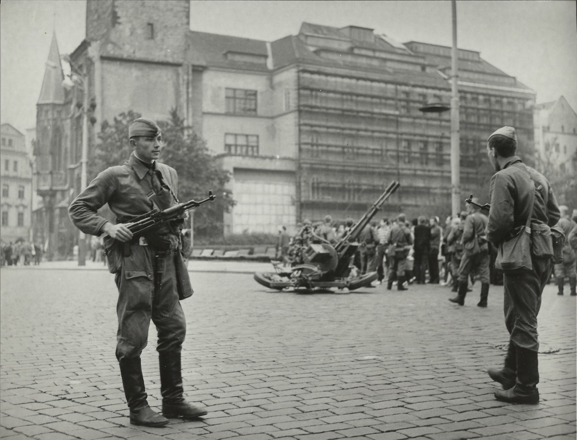 Чехословакия 1935. Операция Дунай Прага 1968. Советские войска в Праге Чехословакия 1968. Прага август 1968. Советские солдаты в Праге 1968.
