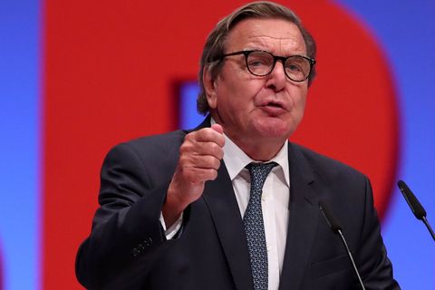 Bývalý německý kancléř Schröder míří do vedení ruského ropného gigantu Rosněfť