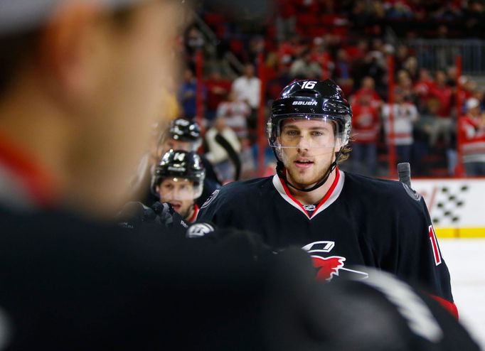 Eric Lindholm (Carolina Hurricanes)  v NHL 2014-15