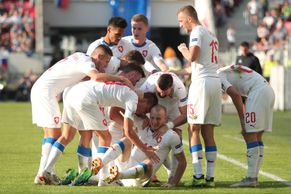 Krmenčík zhasl hvězdy, Dočkal režíroval Šilhavého premiéru. Tak Češi zdolali Slováky