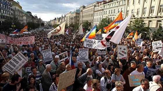 Protest proti radaru skončil na Hradě, policie nezasáhla