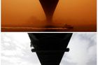 Kombinovaný snímek ukazuje stejný záběr lodi projíždějí pod Přístavním mostem v Sydney. Vrchní fotografie byla pořízena 6 hodin ráno, spodní o šest a čtvrt hodin později.