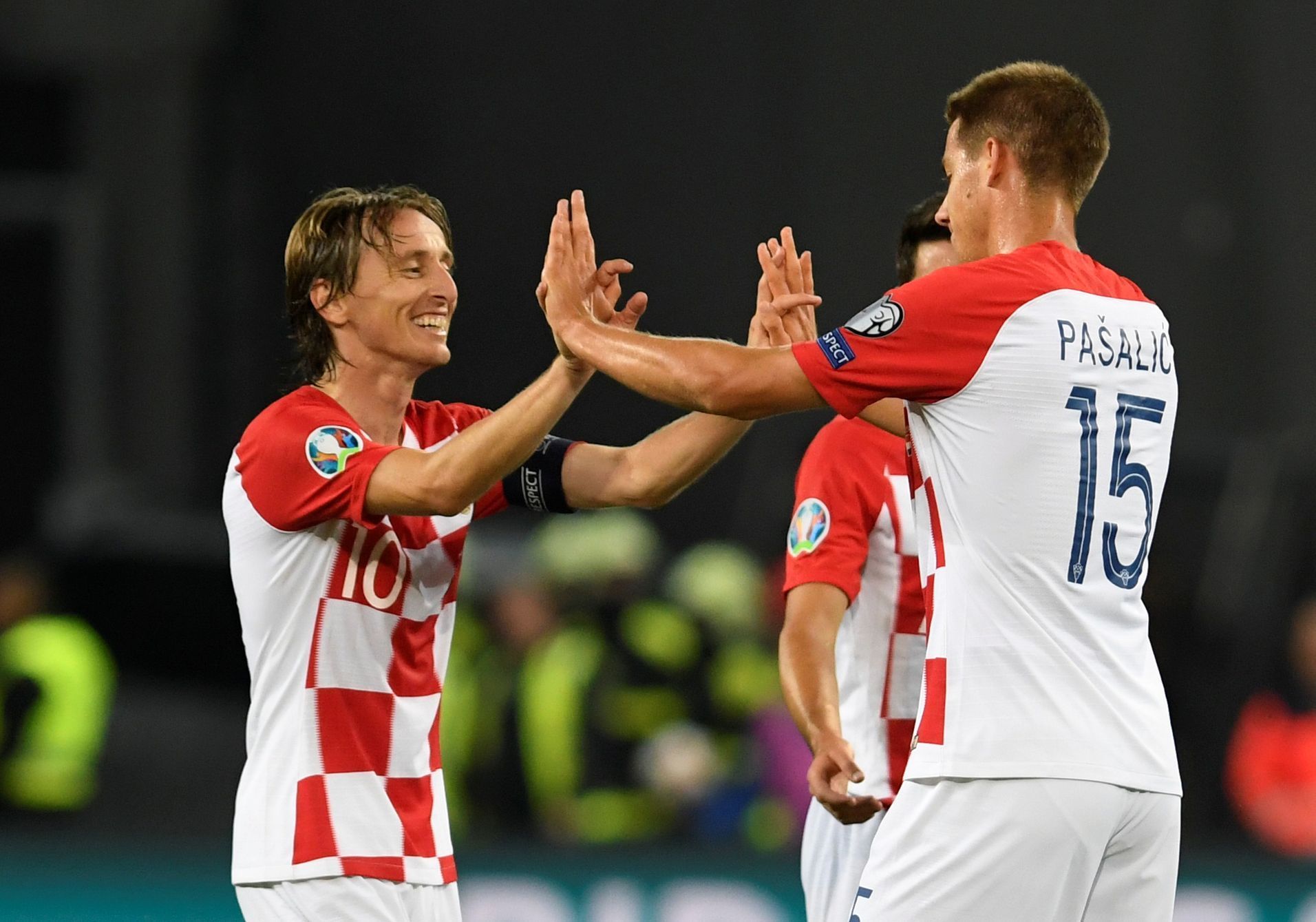 fotbal, kvalifikace ME 2020, Slovensko - Chorvatsko, Luka Modrič a Mario Pašalič
