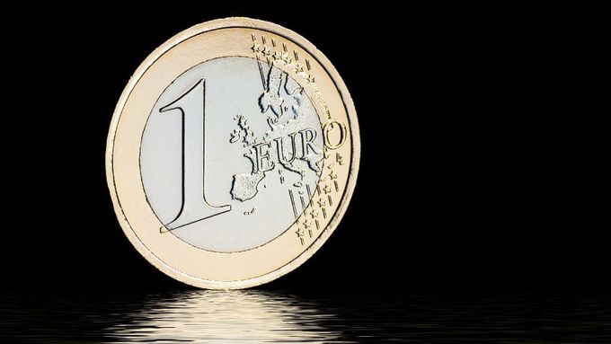 Pravidlo pro euro: deficit nižší než 3 % HDP by v loňském roce splnilo jen 5 zemí v Unii.